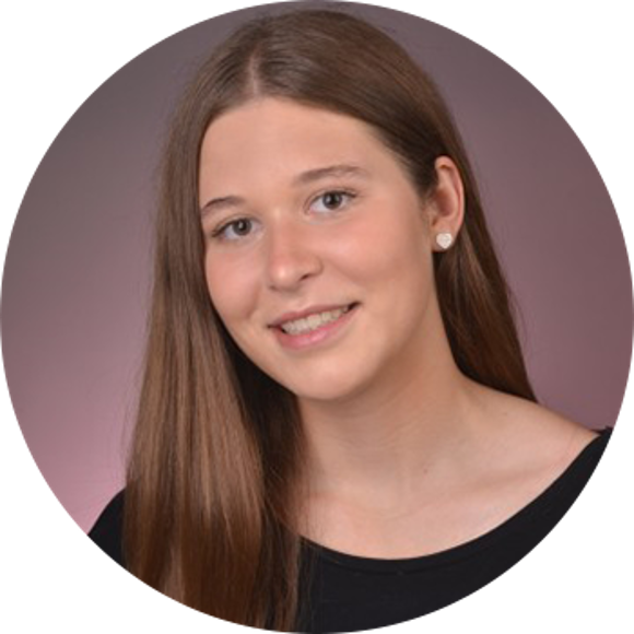 Laura, Duale Studentin Bachelor of Arts (B.A.) BWL – International Business Laura, Duale Studentin Bachelor of Arts (B.A.) BWL – International Business