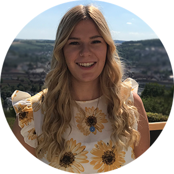 Janina, Jahrespraktikantin im Marketing mit anschließender Ausbildung Janina, Jahrespraktikantin im Marketing mit anschließender Ausbildung