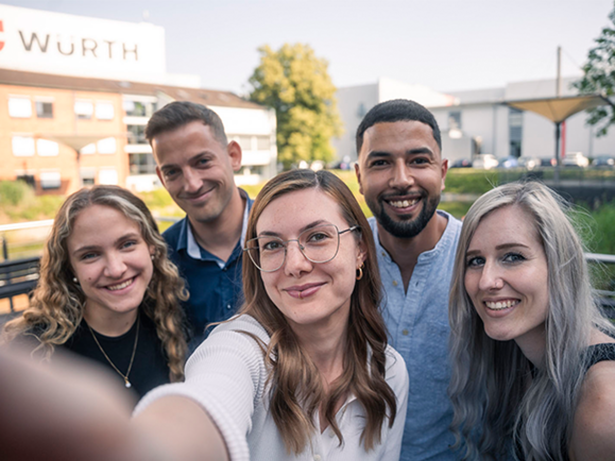 Unsere Azubis packen aus Unsere Azubis packen aus